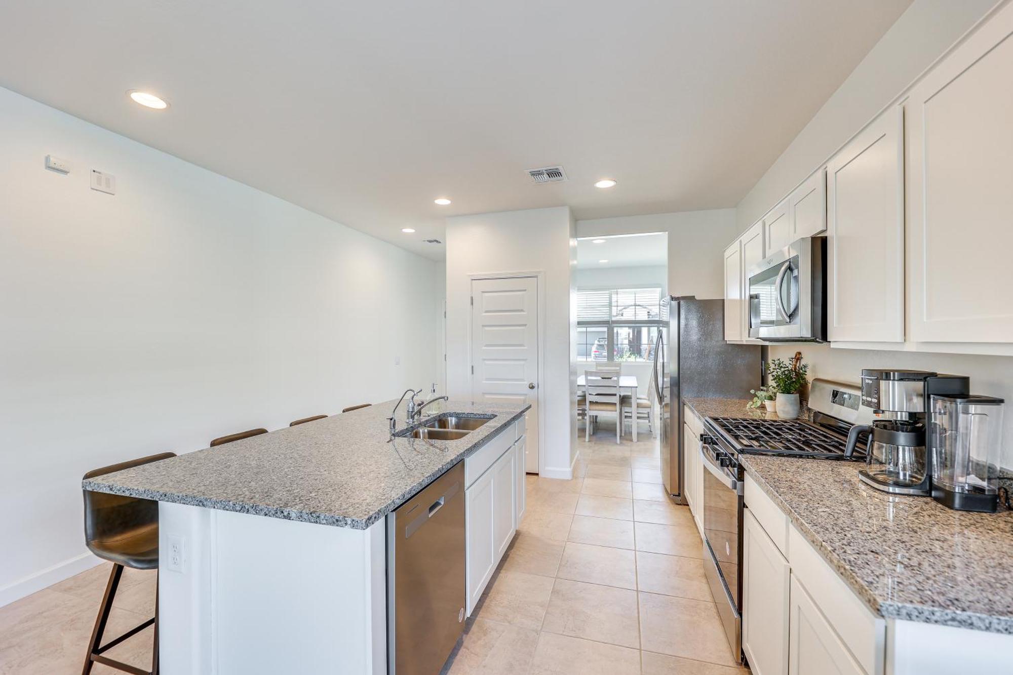 Maricopa Home With Putting Green And Covered Patio! Екстер'єр фото