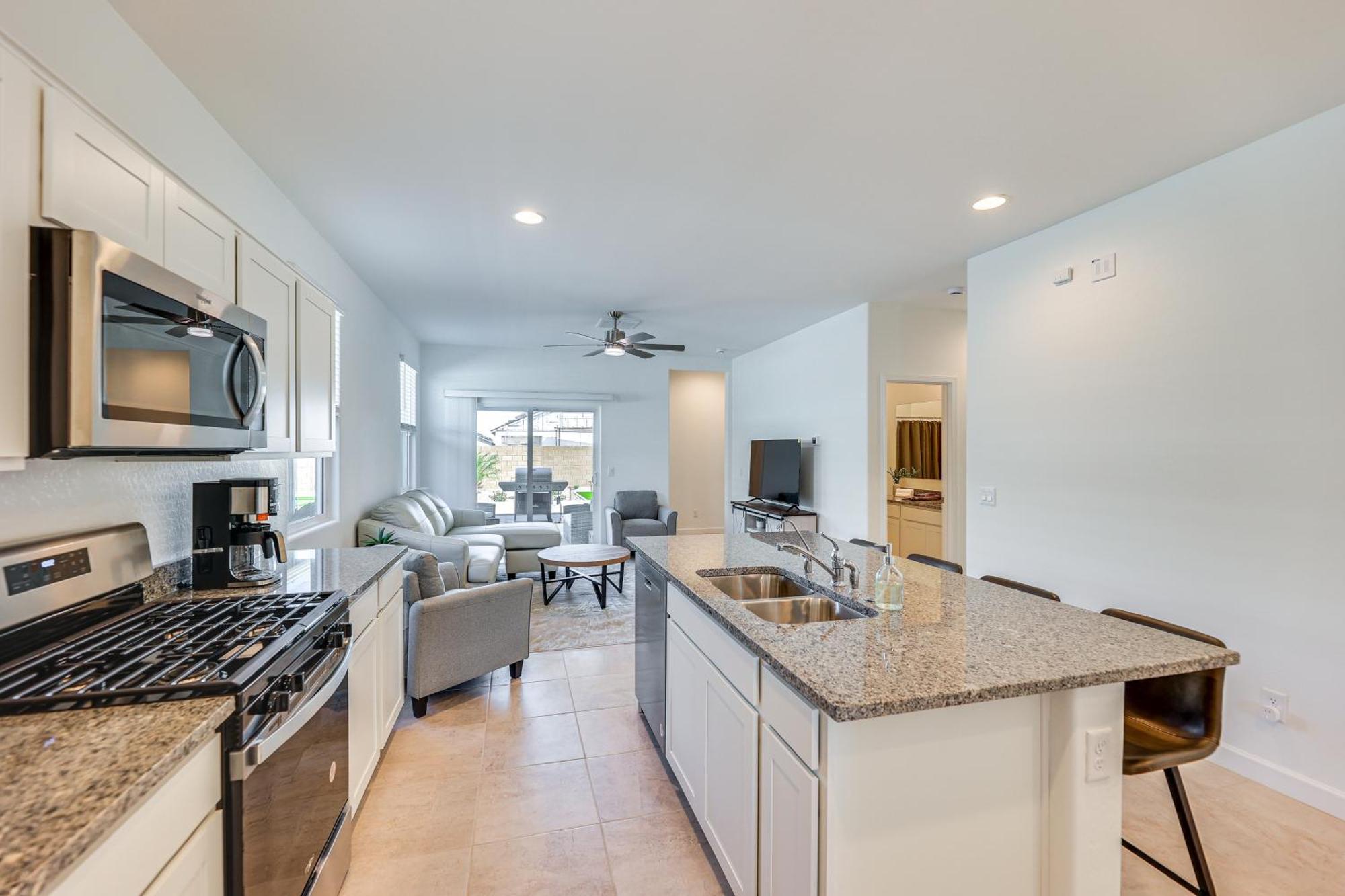 Maricopa Home With Putting Green And Covered Patio! Екстер'єр фото